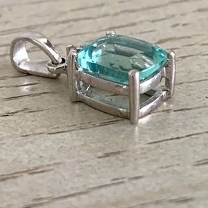 🩵 Gemporia Pendant with Square Gemstone